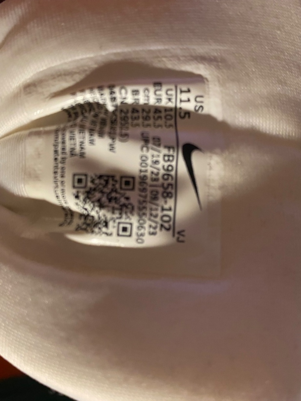 Nike Air Max 90 Shoes - Picture 3 of 4